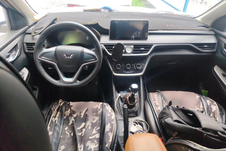 Used Wuling Hongguang S3 2018 1.5T Manual Comfort Model China V Standard Center Console