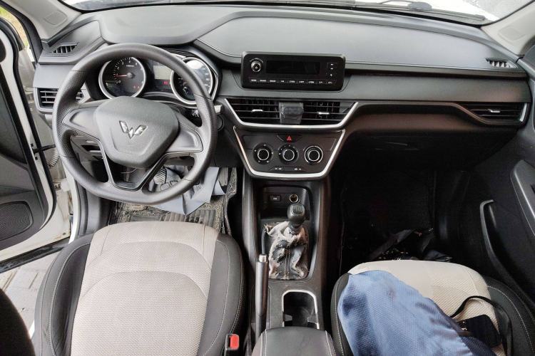 Used Wuling Hongguang S3 2018 1.5L Manual Standard Version China V Standard Center Console