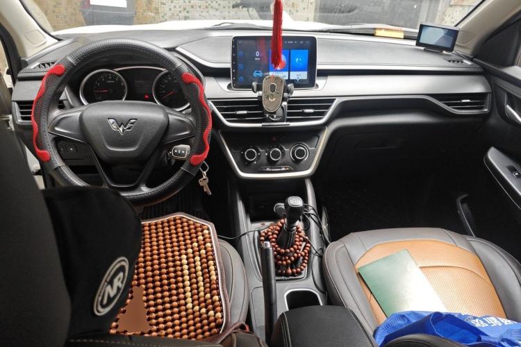 Used Wuling Hongguang S3 2018 1.5L Manual Standard Version China V Standard Center Console
