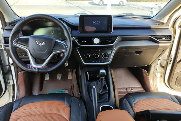 Used Wuling Hongguang S3 2018 1.5L Manual Comfort Model China V Standard Center Console