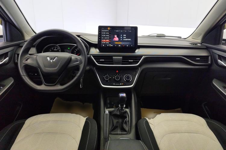 Used Wuling Hongguang S3 2018 1.5L Manual Standard Version China V Standard Center Console
