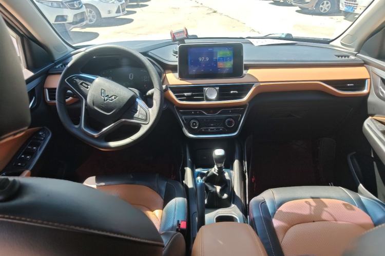 Used Wuling Hongguang S3 2018 1.5T Manual Luxury Model China V Standard Center Console