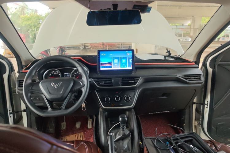 Used Wuling Hongguang S3 2018 1.5L Manual Standard Version China V Standard Center Console