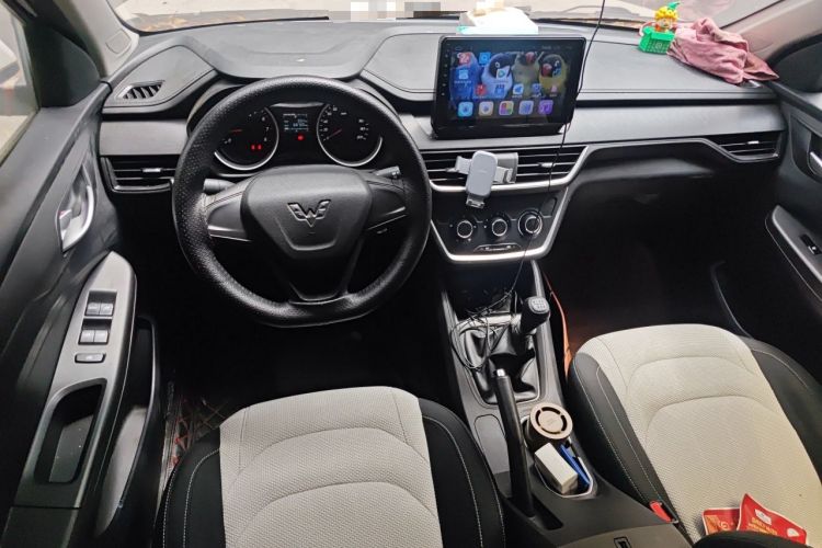Used Wuling Hongguang S3 2018 1.5L Manual Standard Version China V Standard Center Console