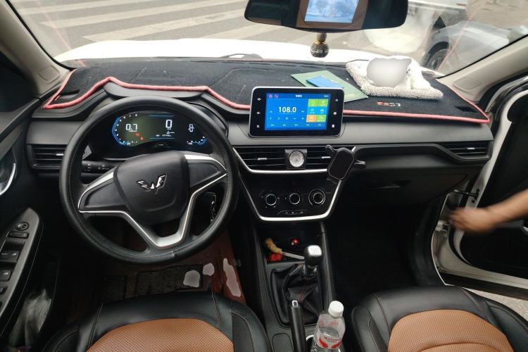 Used Wuling Hongguang S3 2018 1.5T Manual Comfort Model China V Standard Center Console