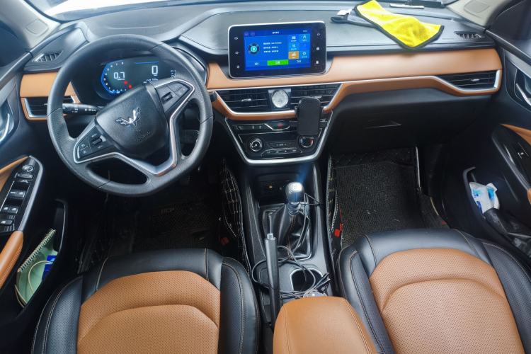 Used Wuling Hongguang S3 2018 1.5T Manual Luxury Model China V Standard Center Console