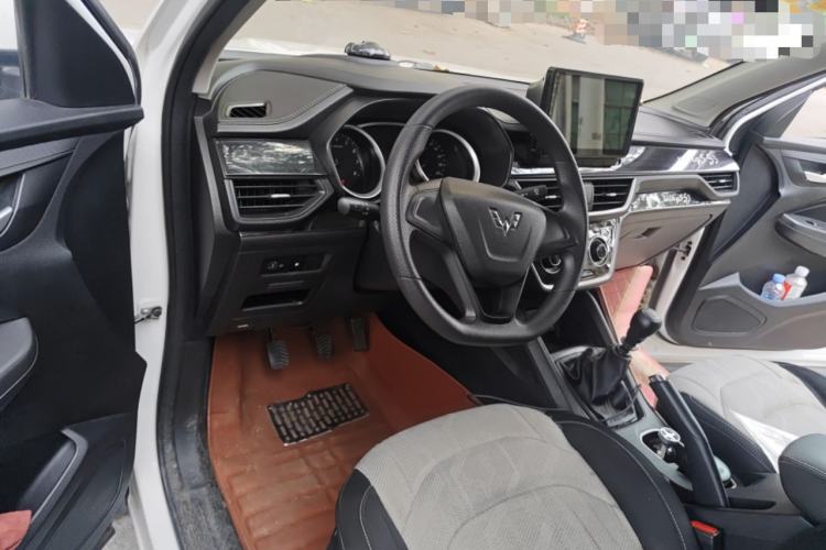 Used Wuling Hongguang S3 2018 1.5L Manual Standard Version China V Standard Center Console