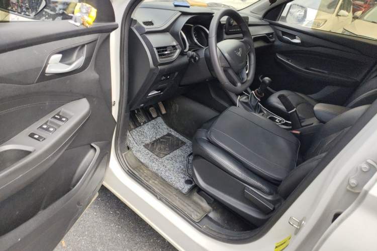Used Wuling Hongguang S3 2018 1.5L Manual Standard Version China V Standard Driver Seat