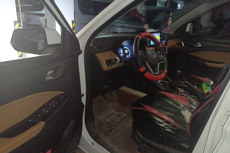 Used Wuling Hongguang S3 2018 1.5L Manual Luxury Model China V Standard Driver Seat