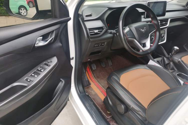 Used Wuling Hongguang S3 2018 1.5T Manual Comfort Model China V Standard Driver Seat