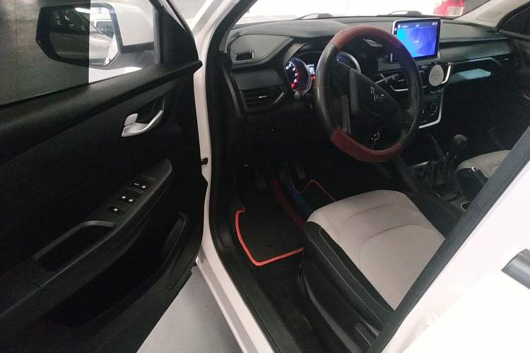 Used Wuling Hongguang S3 2018 1.5L Manual Standard Version China V Standard Driver Seat
