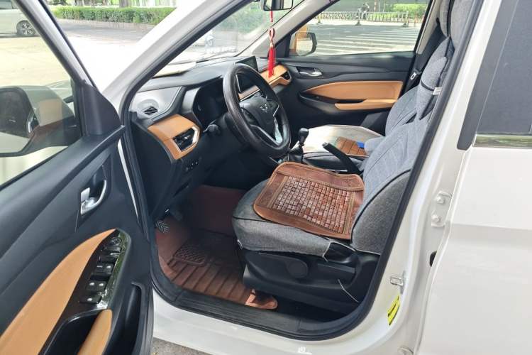 Used Wuling Hongguang S3 2018 1.5L Manual Luxury Model China V Standard Driver Seat