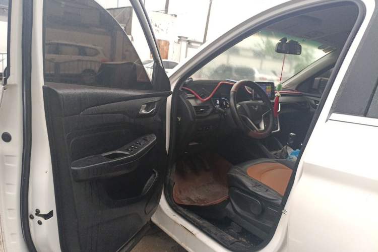 Used Wuling Hongguang S3 2018 1.5L Manual Comfort Model China V Standard Driver Seat
