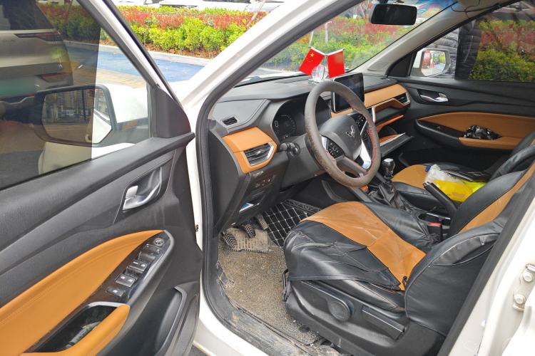 Used Wuling Hongguang S3 2018 1.5T Manual Luxury Model China V Standard Driver Seat