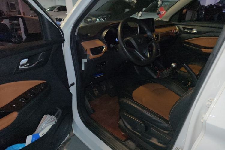 Used Wuling Hongguang S3 2018 1.5T Manual Luxury Model China V Standard Driver Seat