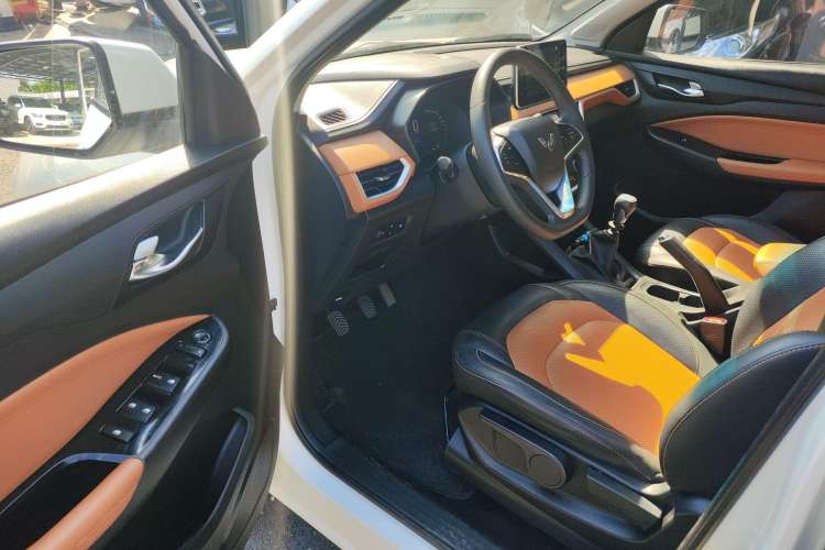 Used Wuling Hongguang S3 2018 1.5L Manual Luxury Model China V Standard Driver Seat