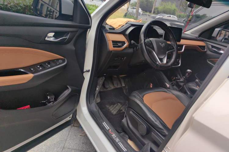 Used Wuling Hongguang S3 2018 1.5L Manual Luxury Model China V Standard Driver Seat