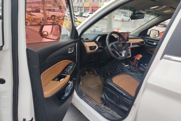 Used Wuling Hongguang S3 2018 1.5L Manual Luxury Model China V Standard Driver Seat