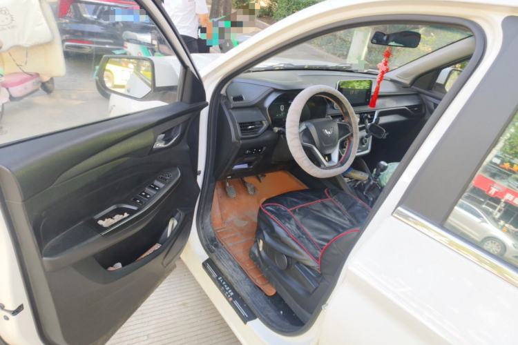 Used Wuling Hongguang S3 2018 1.5T Manual Comfort Model China V Standard Driver Seat