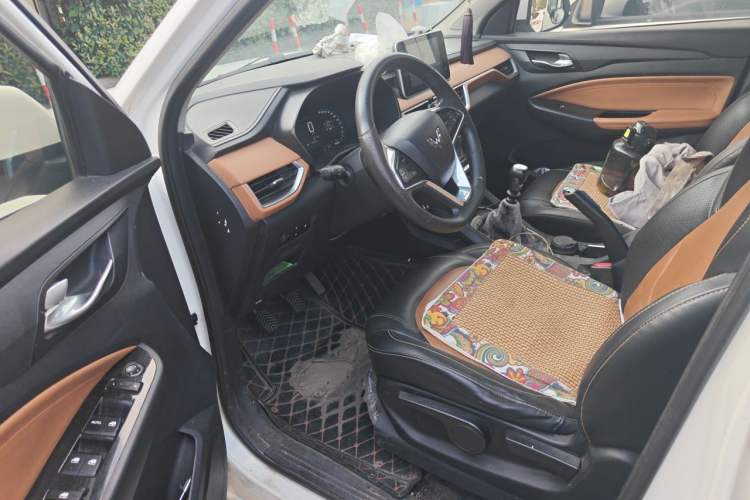 Used Wuling Hongguang S3 2018 1.5T Manual Luxury Model China V Standard Driver Seat
