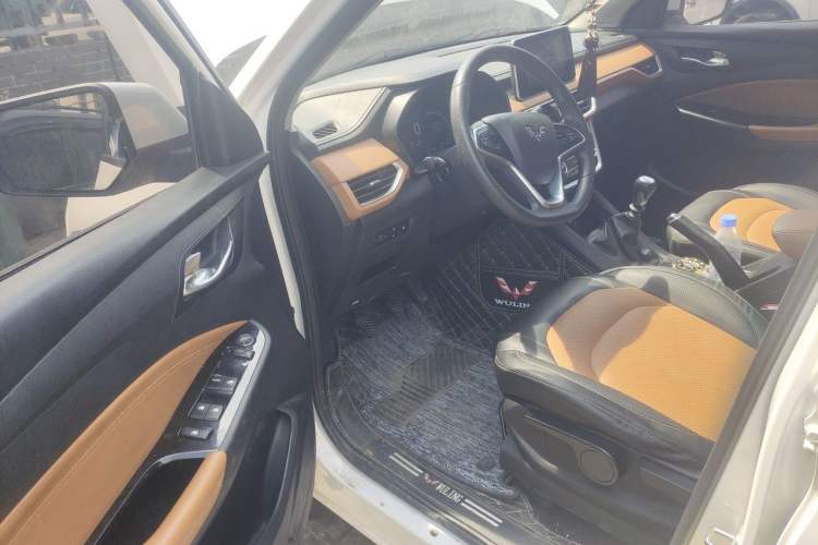 Used Wuling Hongguang S3 2018 1.5L Manual Luxury Model China V Standard Driver Seat