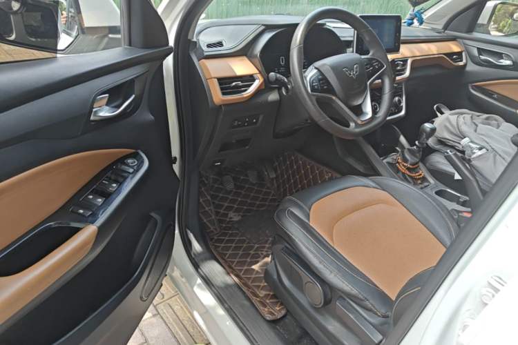 Used Wuling Hongguang S3 2018 1.5L Manual Luxury Model China V Standard Driver Seat
