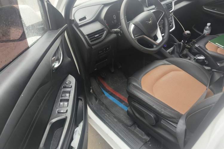Used Wuling Hongguang S3 2018 1.5L Manual Comfort Model China V Standard Driver Seat