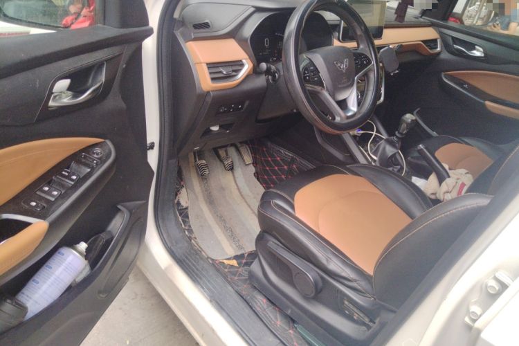 Used Wuling Hongguang S3 2018 1.5T Manual Luxury Model China V Standard Driver Seat