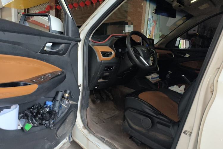 Used Wuling Hongguang S3 2018 1.5T Manual Luxury Model China V Standard Driver Seat