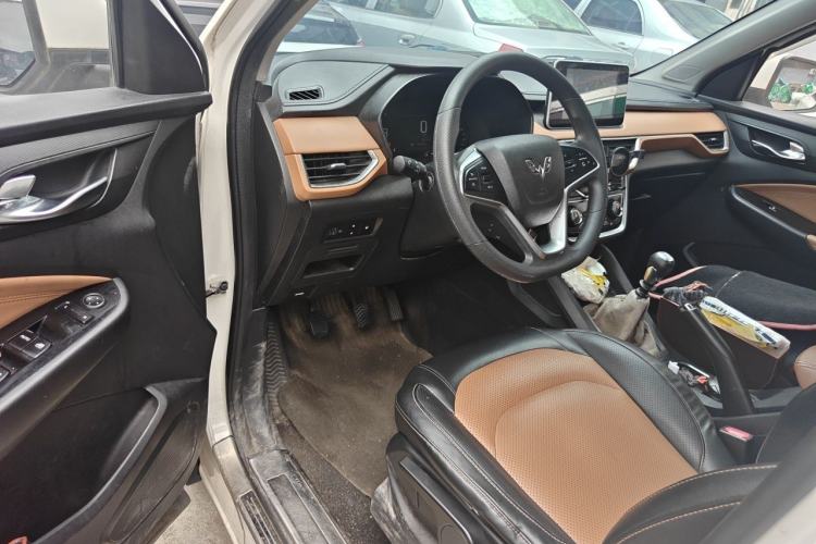 Used Wuling Hongguang S3 2018 1.5L Manual Luxury Model China V Standard Driver Seat