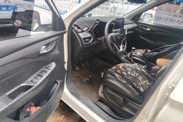 Used Wuling Hongguang S3 2018 1.5T Manual Comfort Model China V Standard Driver Seat