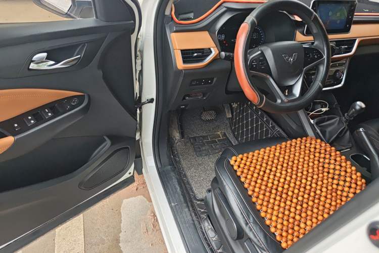 Used Wuling Hongguang S3 2018 1.5L Manual Luxury Model China V Standard Driver Seat