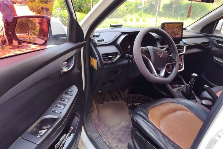 Used Wuling Hongguang S3 2018 1.5L Manual Comfort Model China V Standard Driver Seat