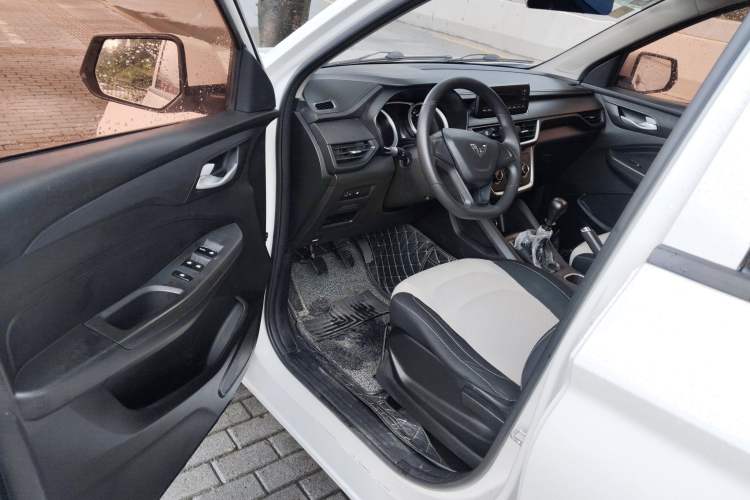 Used Wuling Hongguang S3 2018 1.5L Manual Standard Version China V Standard Driver Seat