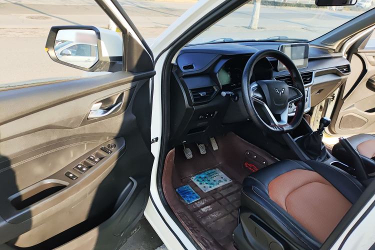 Used Wuling Hongguang S3 2018 1.5L Manual Comfort Model China V Standard Driver Seat