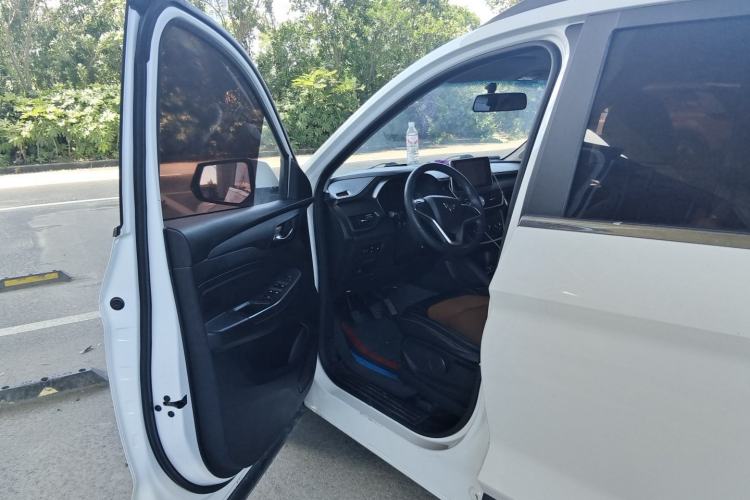 Used Wuling Hongguang S3 2018 1.5L Manual Comfort Model China V Standard Driver Seat