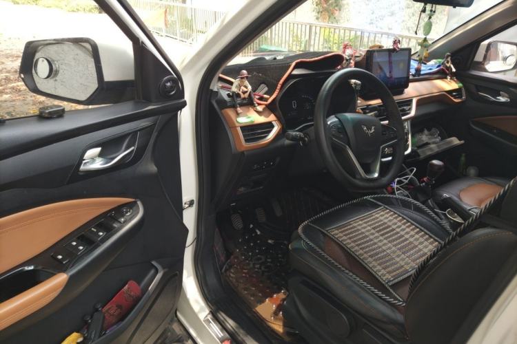 Used Wuling Hongguang S3 2018 1.5L Manual Luxury Model China V Standard Driver Seat