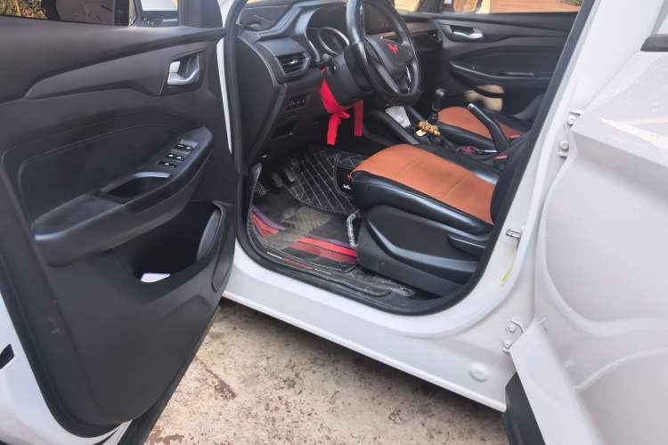Used Wuling Hongguang S3 2018 1.5L Manual Standard Version China V Standard Driver Seat