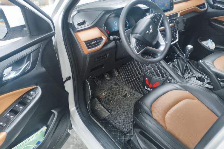 Used Wuling Hongguang S3 2018 1.5T Manual Luxury Model China V Standard Driver Seat