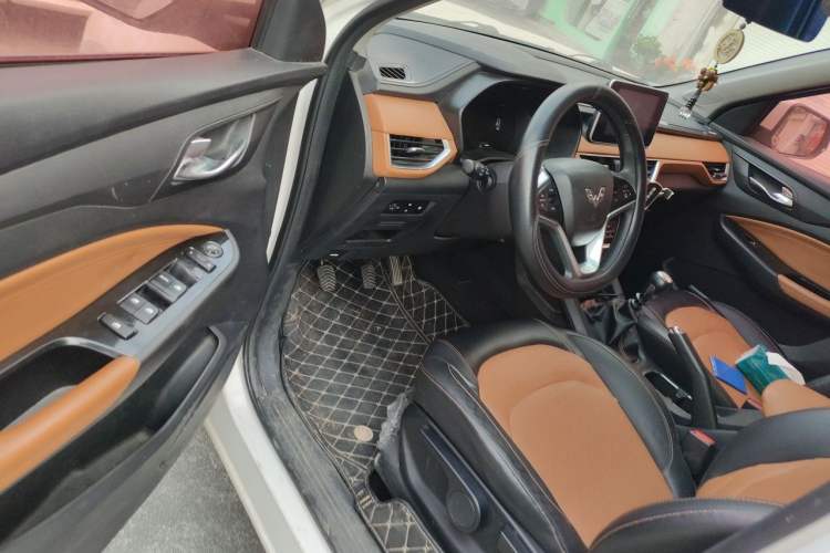 Used Wuling Hongguang S3 2018 1.5L Manual Luxury Model China V Standard Driver Seat