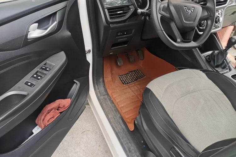 Used Wuling Hongguang S3 2018 1.5L Manual Standard Version China V Standard Driver Seat