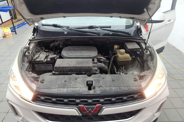 Used Wuling Hongguang S3 2018 1.5T Manual Luxury Model China V Standard Engine Bay