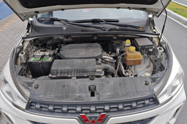 Used Wuling Hongguang S3 2018 1.5T Manual Luxury Model China V Standard Engine Bay