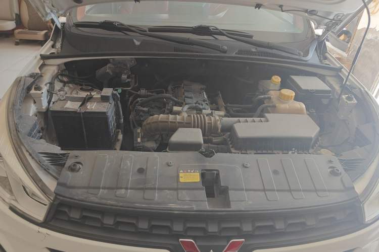Used Wuling Hongguang S3 2018 1.5L Manual Standard Version China V Standard Engine Bay