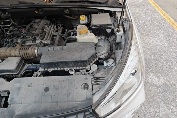 Used Wuling Hongguang S3 2018 1.5L Manual Standard Version China V Standard Engine Bay Left