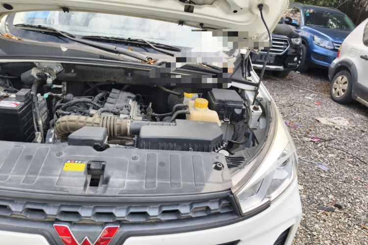 Used Wuling Hongguang S3 2018 1.5L Manual Standard Version China V Standard Engine Bay Left
