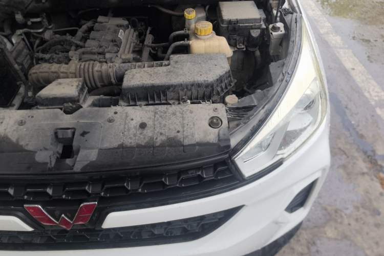 Used Wuling Hongguang S3 2018 1.5L Manual Standard Version China V Standard Engine Bay Left