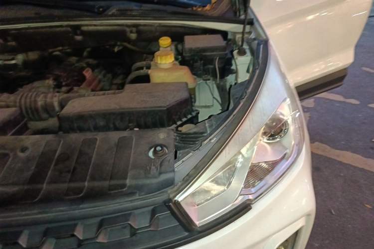 Used Wuling Hongguang S3 2018 1.5L Manual Standard Version China V Standard Engine Bay Left