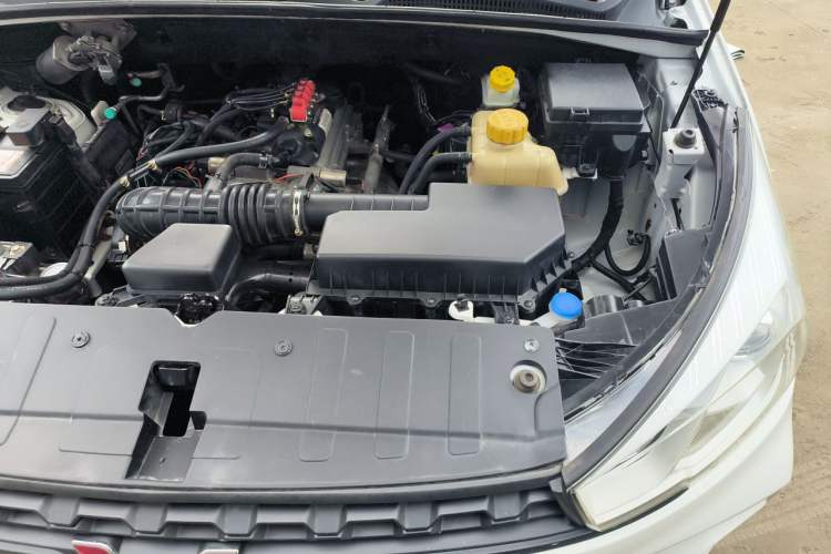 Used Wuling Hongguang S3 2018 1.5L Manual Standard Version China V Standard Engine Bay Left