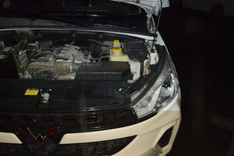 Used Wuling Hongguang S3 2018 1.5L Manual Standard Version China V Standard Engine Bay Left